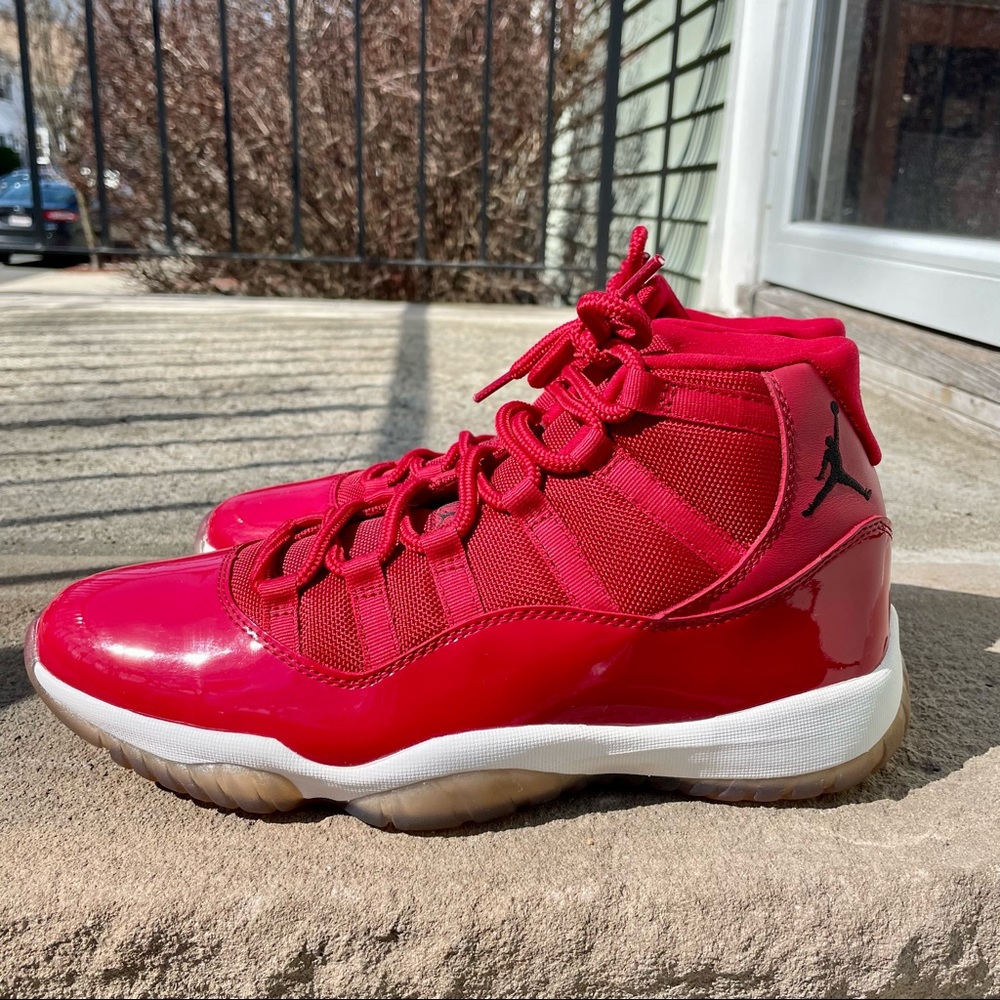 EUC!  Red Jordan 11 win like 96.  Size 11.5